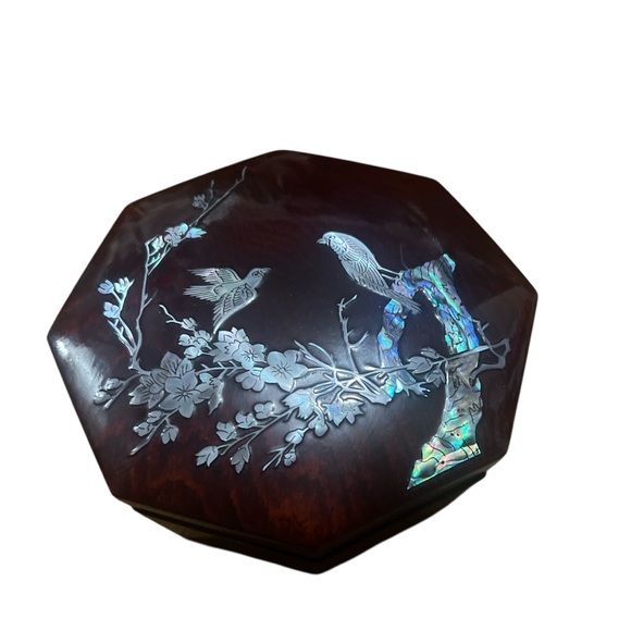Vtg Korean Najeonchilgi Octagon Lacquer Box - Mother of Pearl Birds & Blossoms